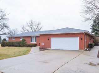 2211 N Queen Anne Rd, Woodstock, IL 60098