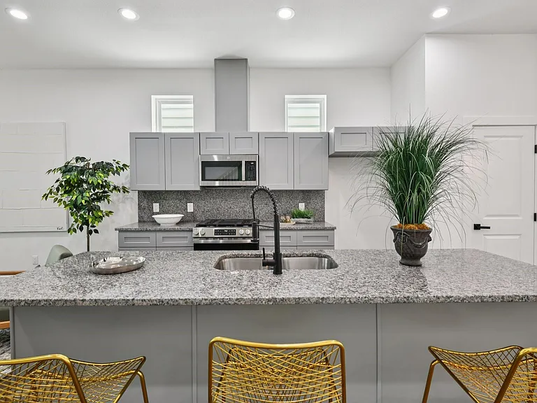 6808 Madrid St — Photo 18