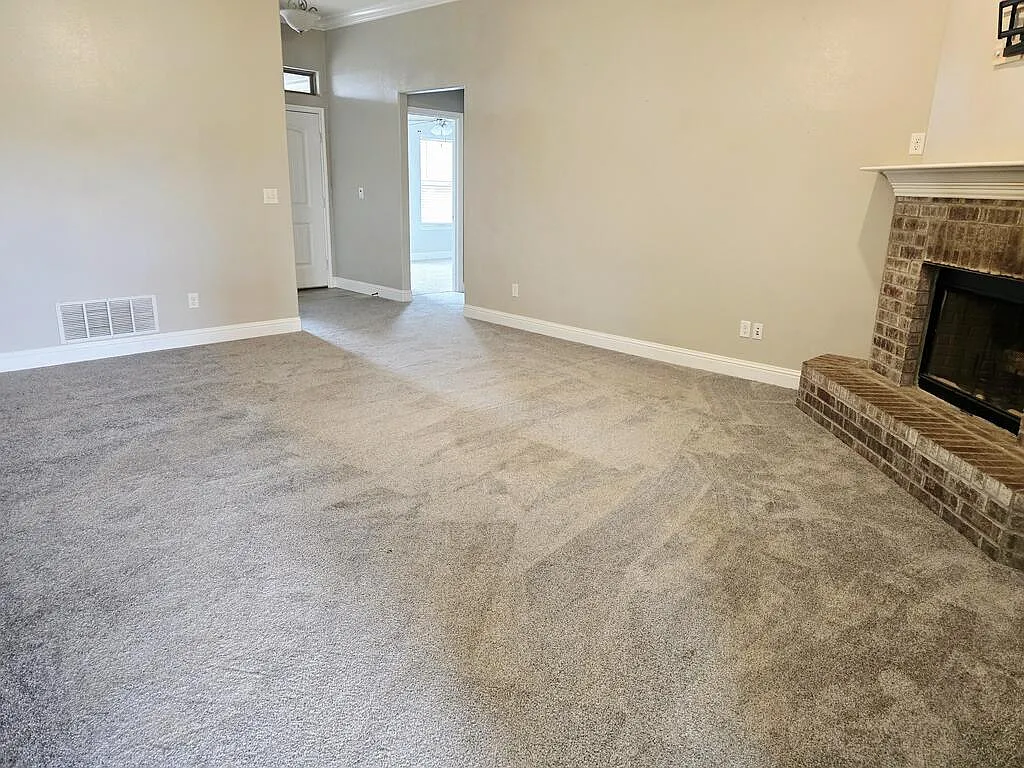 3 bed, 2.0 bath, 1774 sqft, $2,550 — Photo 4