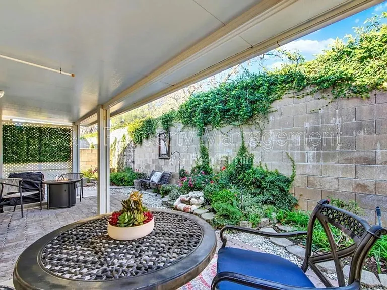 242 Bartlett Ln — Photo 17