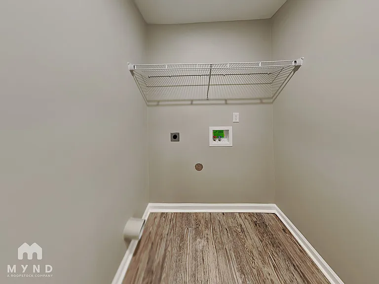 3385 Reynard Rd — Photo 16