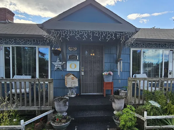 95 N 9th St, Creswell, OR 97426
