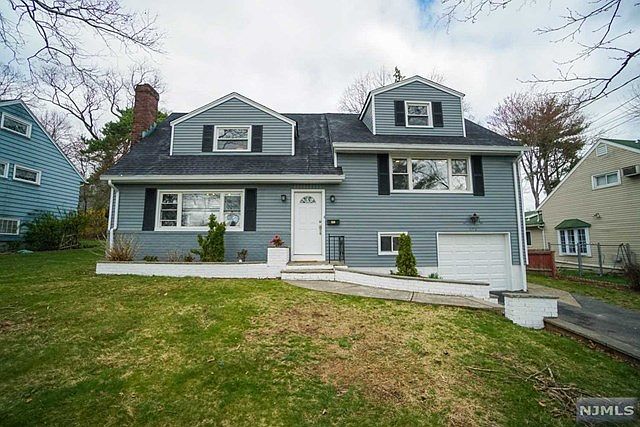 2nd image of 896 Eastlawn Dr