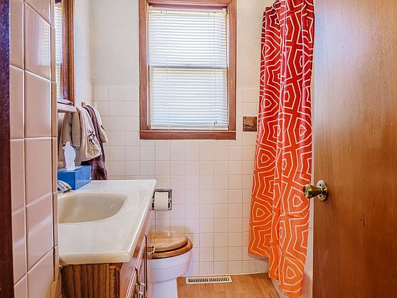 5th image of 710 N Lathrop St