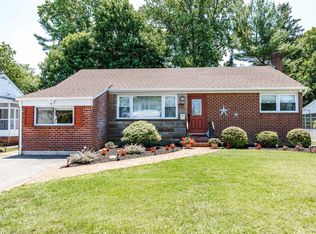 31 Lewis Ln, Syosset, NY 11791