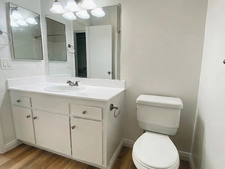 13860 Burbank Blvd — Photo 50