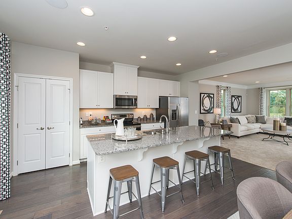 2nd image of 79 Nicholas Dr W #B