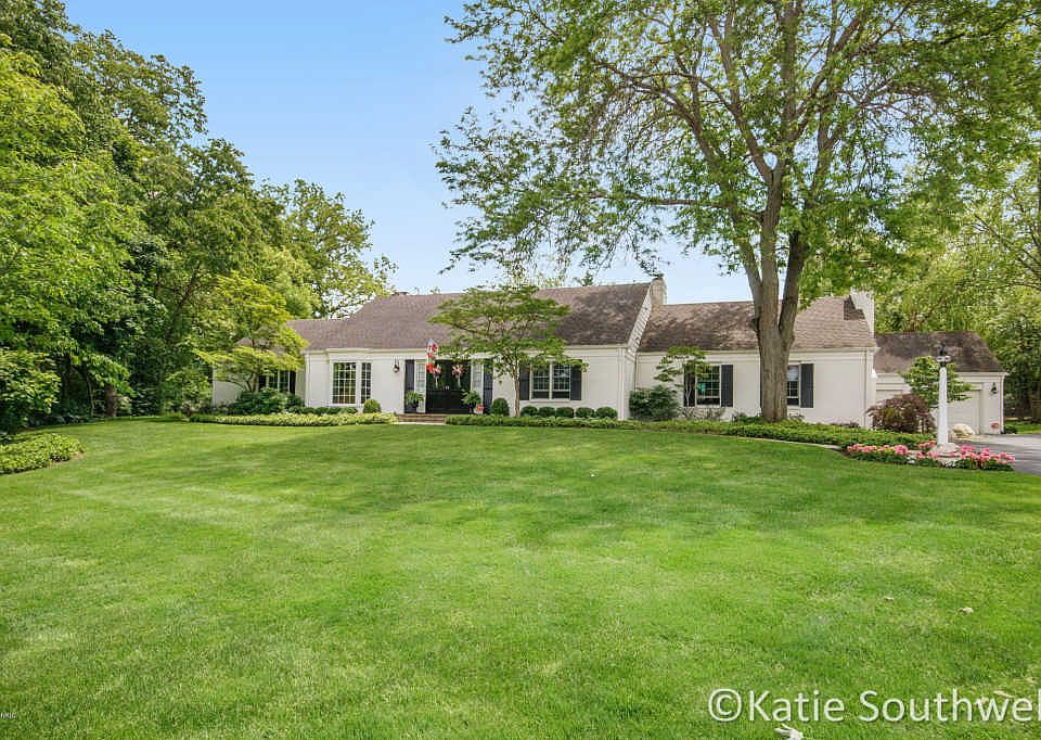 1st image of 2910 Oak Hollow Dr SE