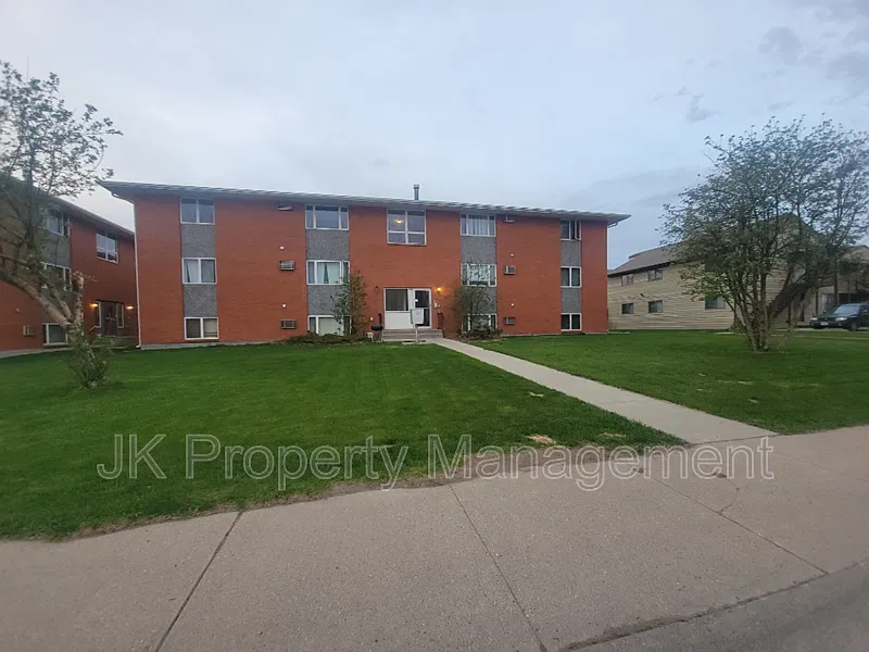 2 bed, 1.0 bath, 910 sqft, $1,020 — Photo 2