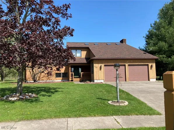 128 Pin Oak Trl, Seville, OH 44273