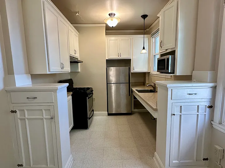 Jr. 1-bedroom Kitchen (#410)