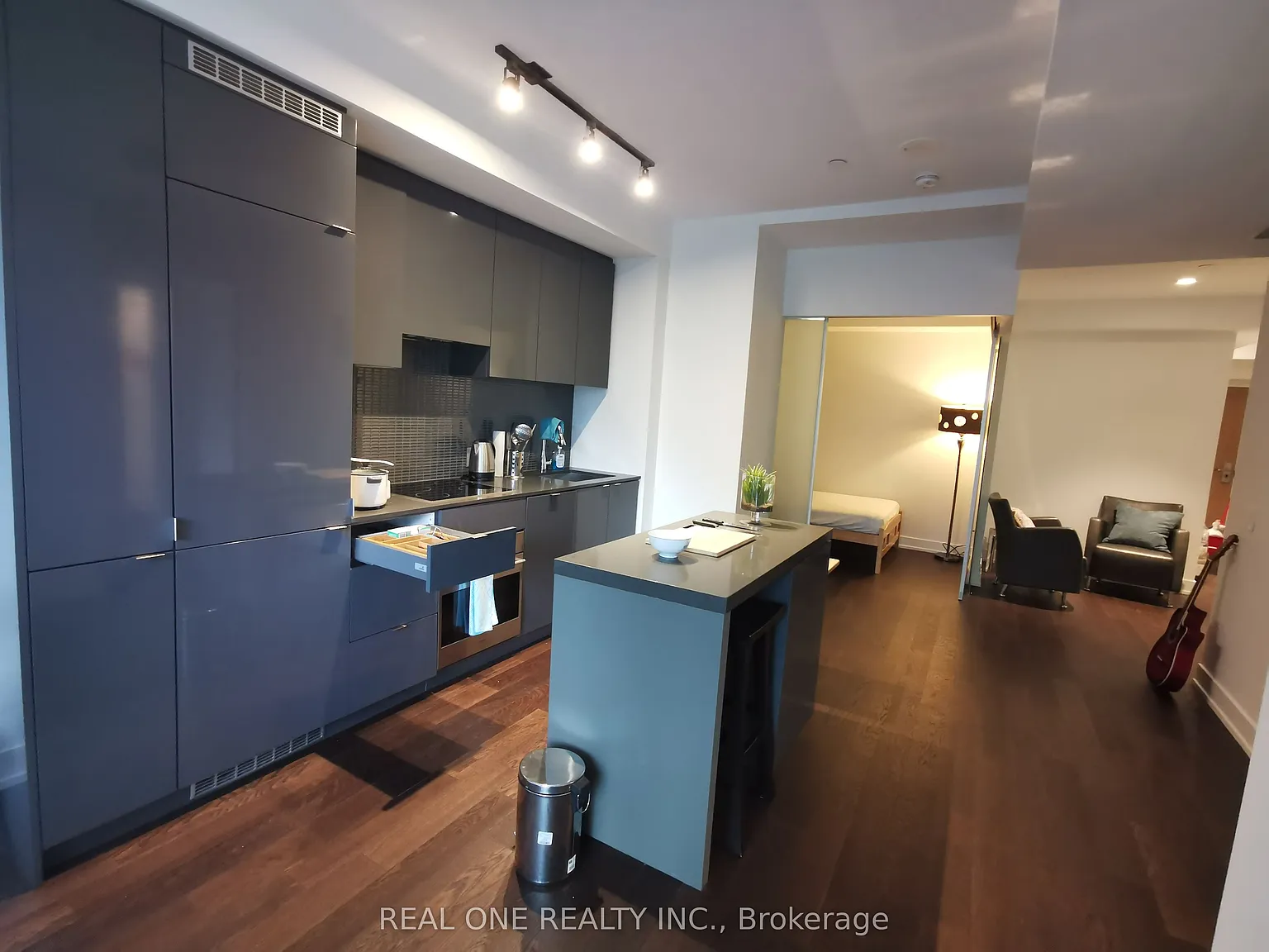 1 bed, $1,300 — Photo 2