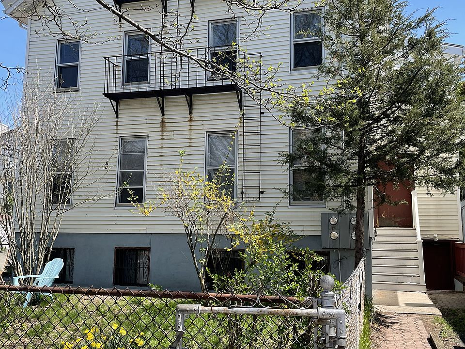 1st image of 106 Columbia St #1