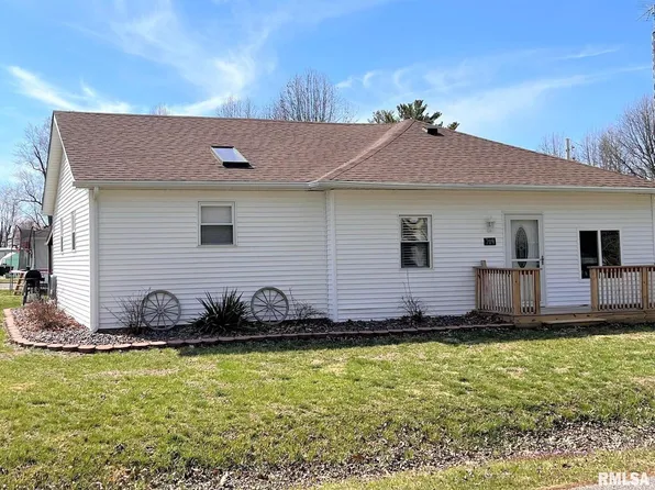 709 E Florence St, Sesser, IL 62884