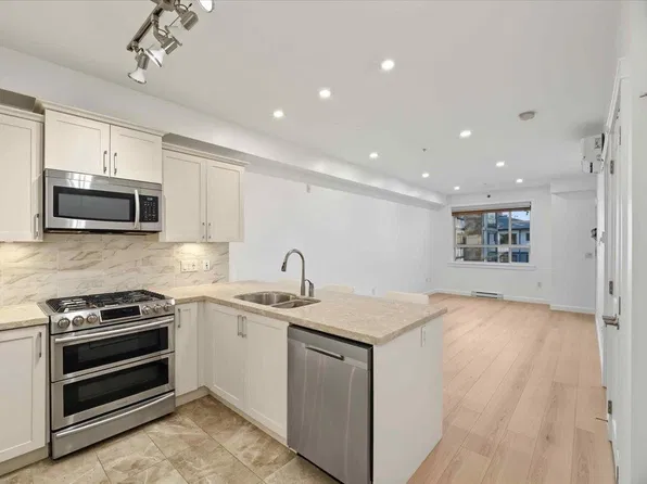 14588 McDougall Dr #408, Surrey, BC V4P 0H1