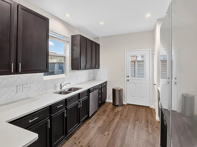 24839 Goldoni Dr — Photo 12