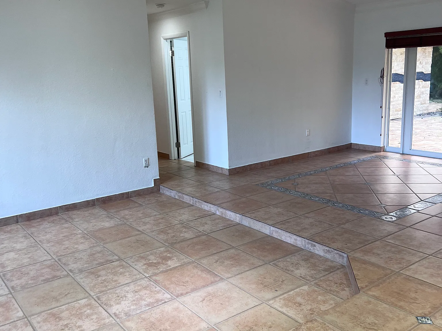 4 bed, 1937 sqft, $4,950 — Photo 4