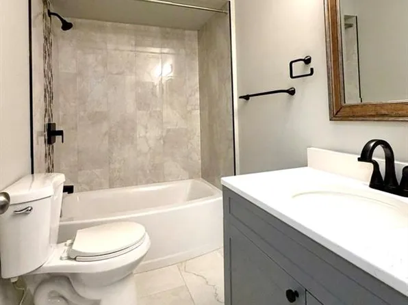 15034 Island Dr, Sterling Heights, MI 48313