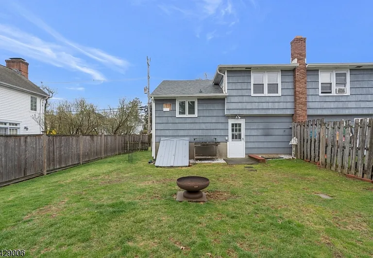 35 Bernards Ave — Photo 16