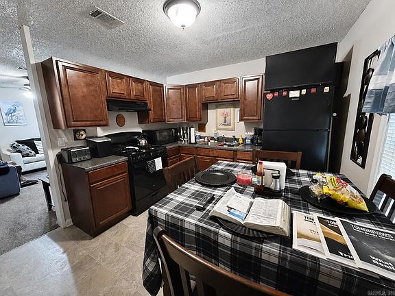 3rd image of 33 Hiland Pl