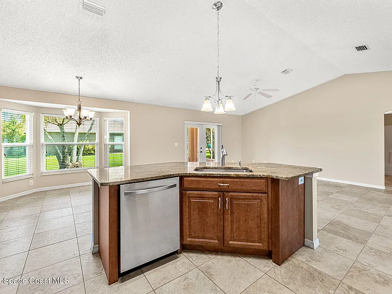 1622 Laramie Cir — Photo 12