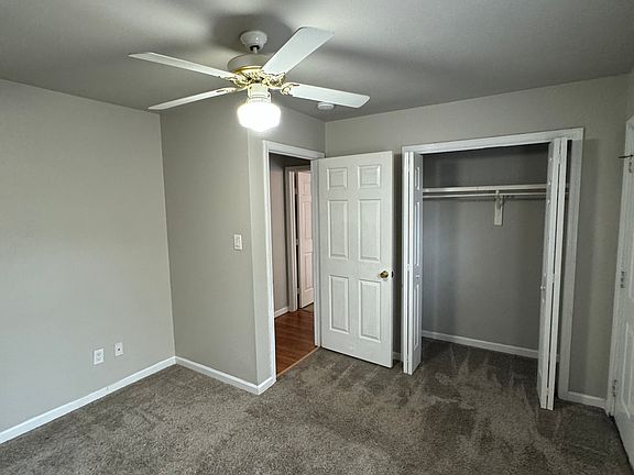 3rd image of 214 Rockyreef Cir
