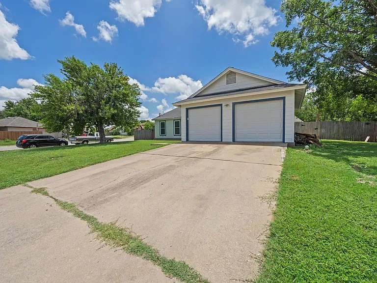 513 Texas Ave — Photo 3