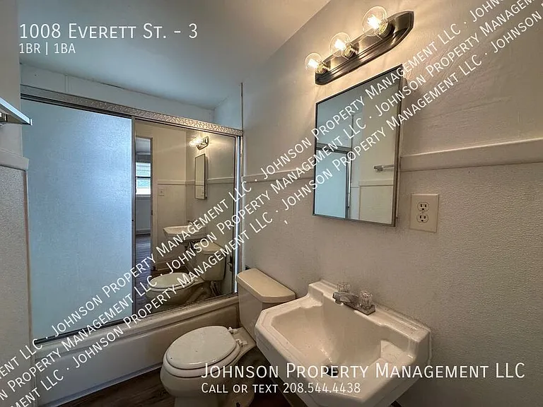 1008 Everett St #3 — Photo 9