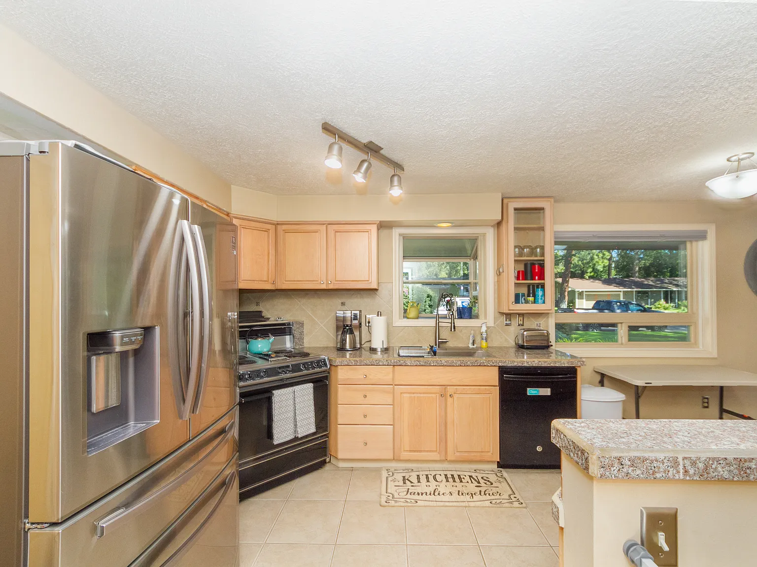 10906 E 24th Ave — Photo 3