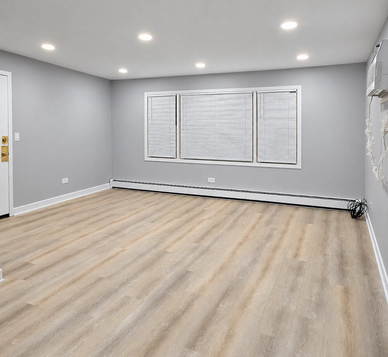 8652 W Catherine Ave — Photo 2
