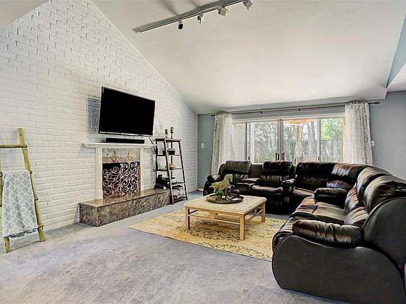3rd image of 14818 Royal Birkdale St
