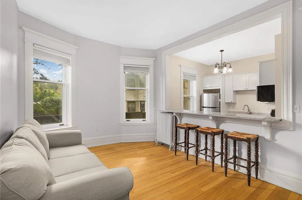 1 bed, 743 sqft, $1,350 — Photo 2