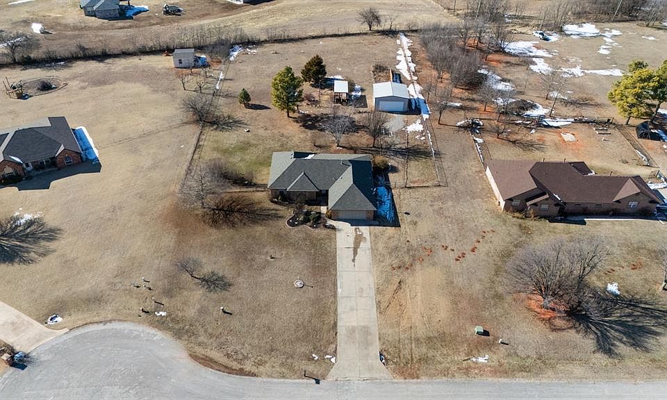 1st image of 307 Willow Creek Dr