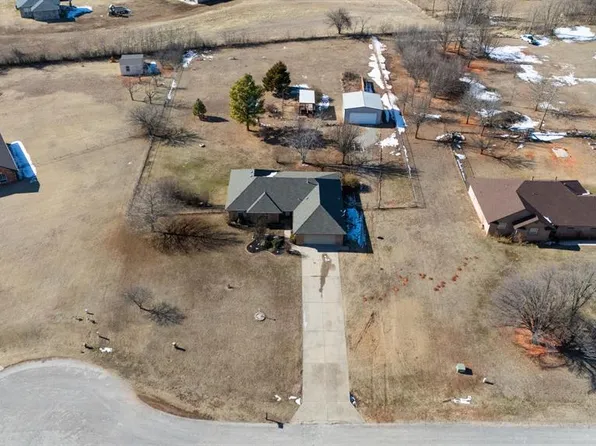 307 Willow Creek Dr, Tuttle, OK 73089
