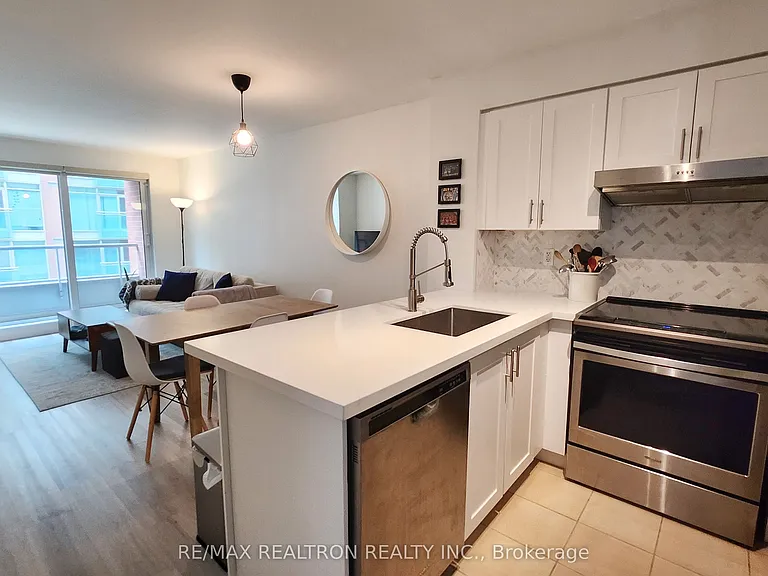 230 King St E #511 — Photo 1