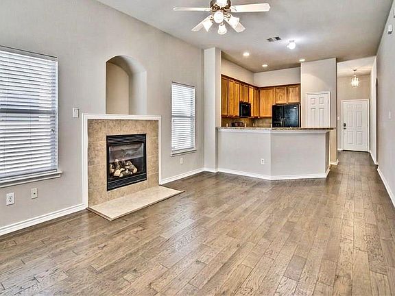 3rd image of 905 Wenk Ct