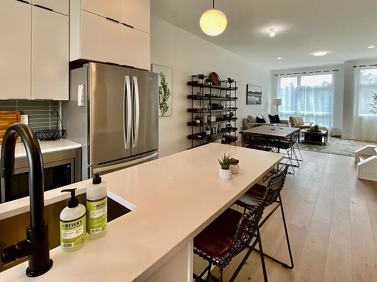 629 Queen St — Photo 18