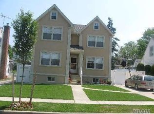 215 Cornwell Ave, Williston Park, NY 11596