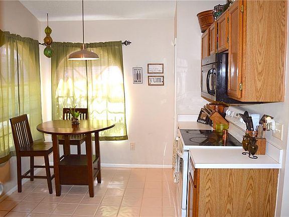 5th image of 862 Weatherly Ct