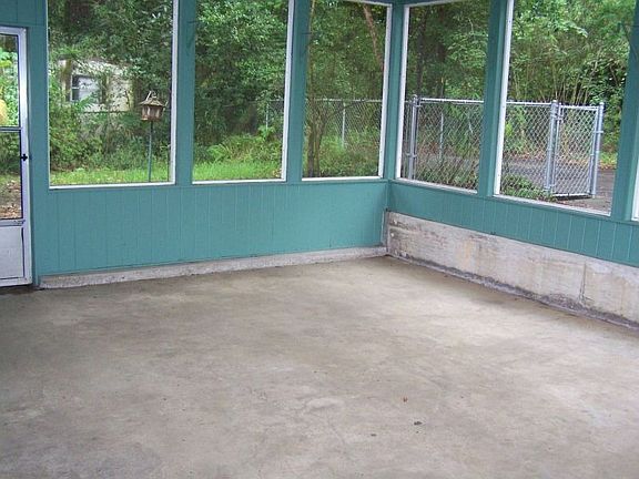 4th image of 234 SE Pine Dr