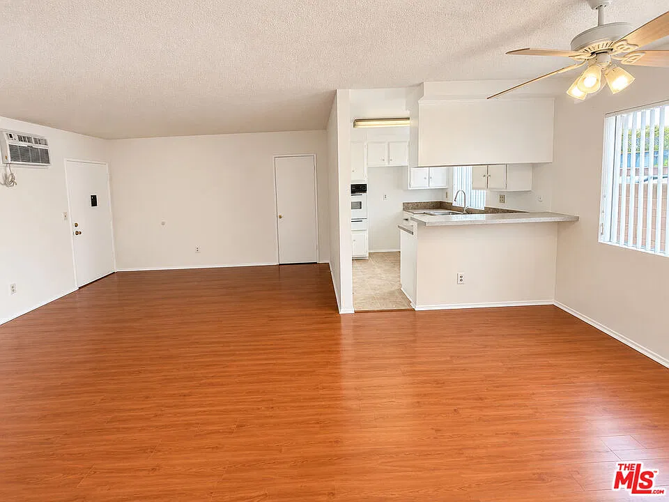 1 bed, 1.0 bath, $1,600 — Photo 3