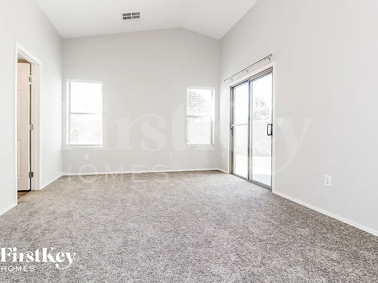 11233 W Locust Ln — Photo 9