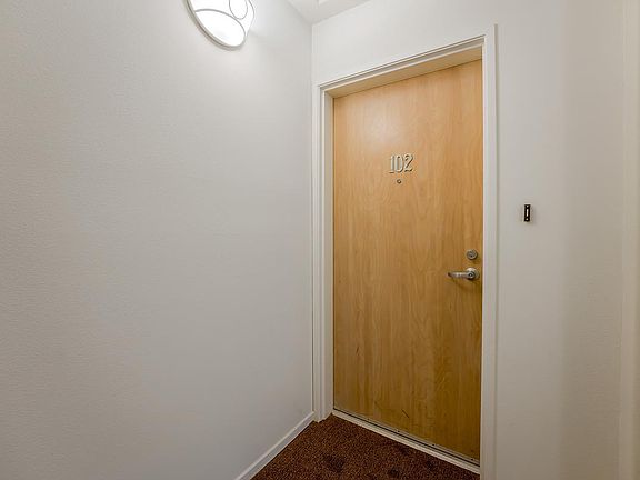4th image of 937 12th St APT 102