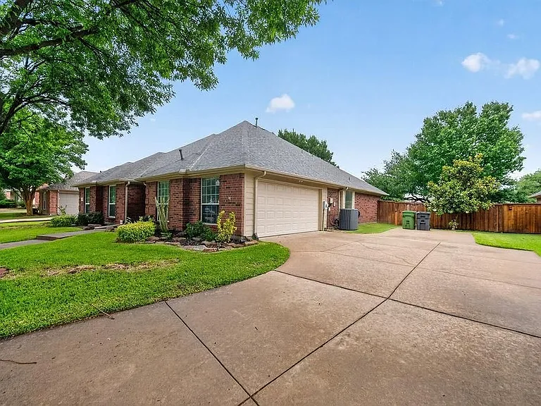 313 Cave River Dr — Photo 2