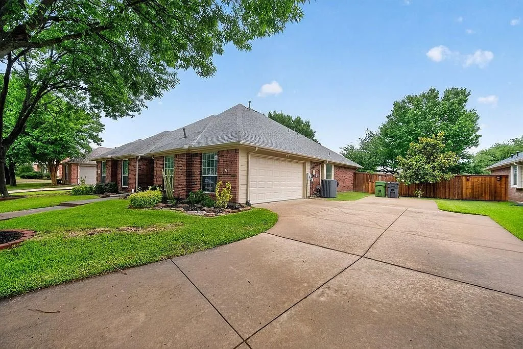 Building Photo - 313 Cave River Dr