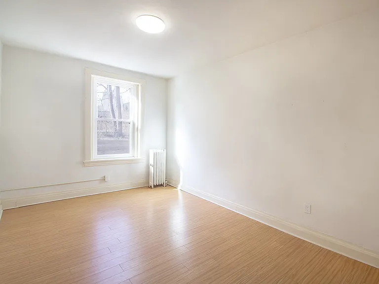 423 Biddle Ave — Photo 7
