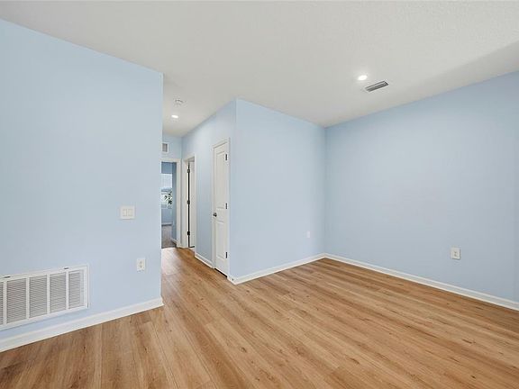 3rd image of 1988 W PALMS DRIVE