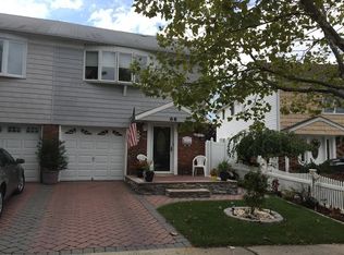 66 Middle Loop Rd, Staten Island, NY 10308