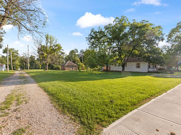 114 W Martin St