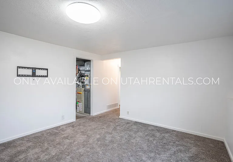 893 N 500 E — Photo 14